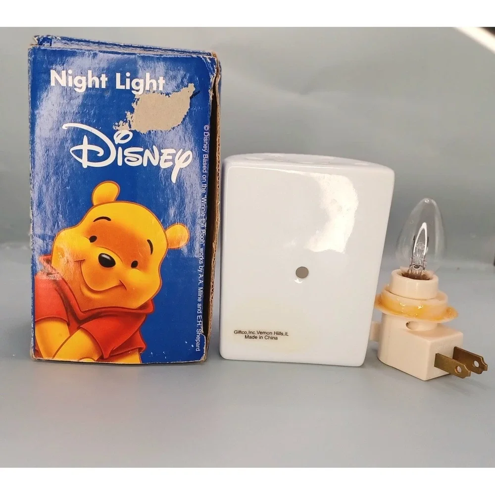 Vintage Winnie‎ The Pooh Disney Night Light Ceramic Piglet Plug-in Soft Glow